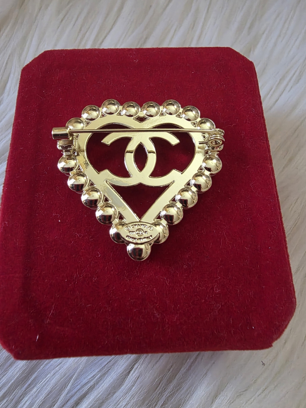 Heart Pearl Brooch - Elegant Gold-Tone Accent - Picture 4 of 5